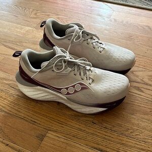 Saucony Triumph 22 - Women’s 9